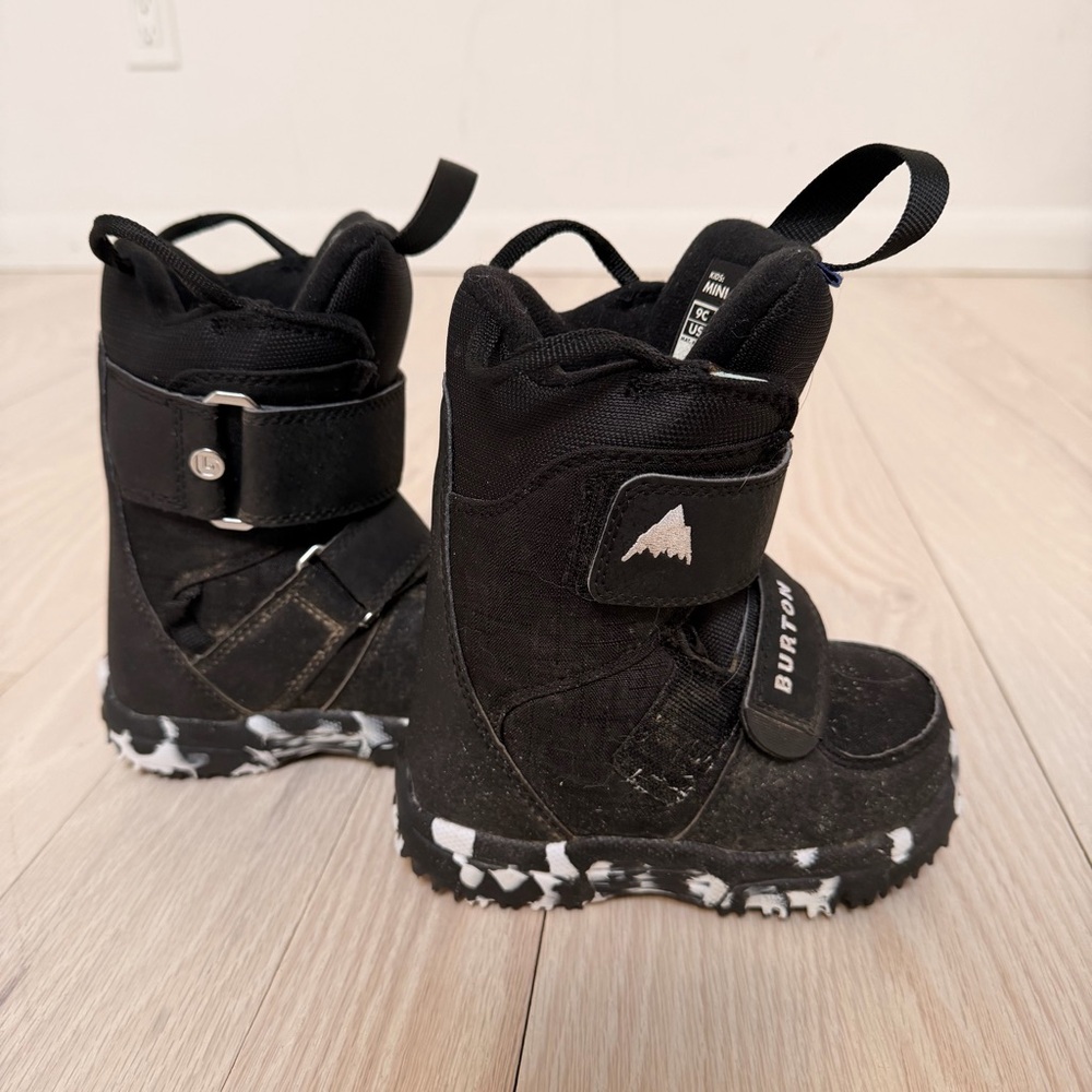 Burton Mini Grom snowboard boots 9C with room to grow 10C